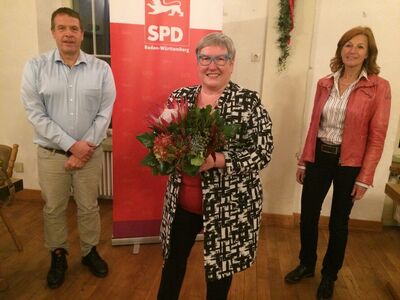 Heike Engelhardt (Mitte), Michael Hermann und Ingrid Staudacher